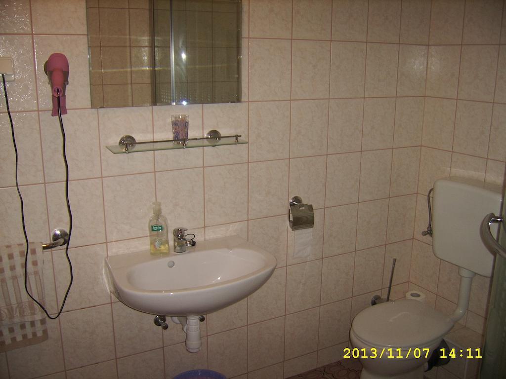 Fonix Panzio Hotell Pápa Exteriör bild