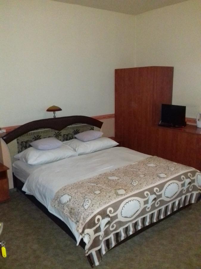 Fonix Panzio Hotell Pápa Exteriör bild