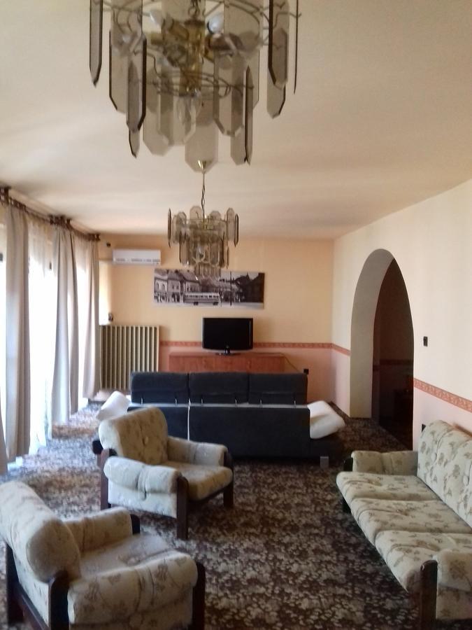 Fonix Panzio Hotell Pápa Exteriör bild